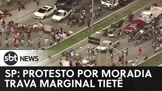 Protesto por moradia trava o trânsito em São Paulo  SBT News [upl. by Aicnelav]